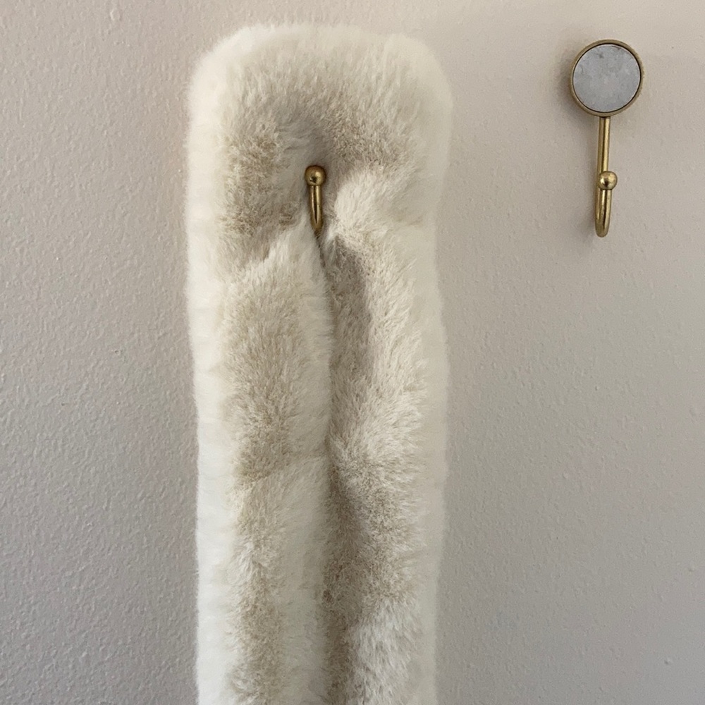 White Faux fur scarf